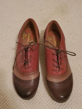 Comfortiva Two-Tone Lace-Up Women's Oxfords in Burgundy and Brown 11 W